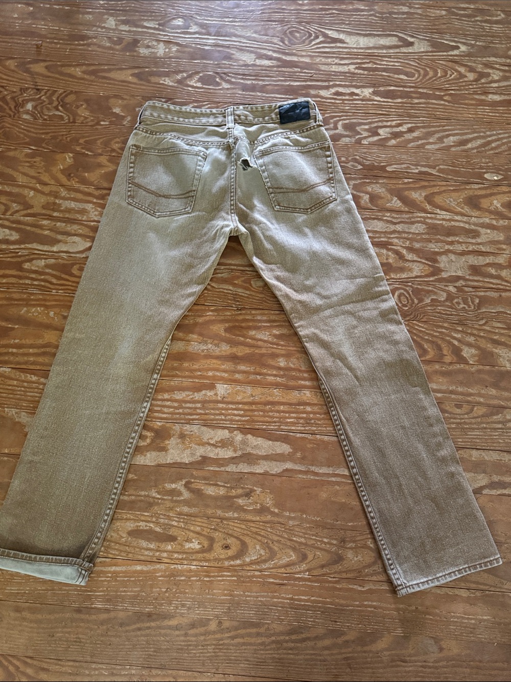Casual Straight-Leg Jeans in Faded Olive